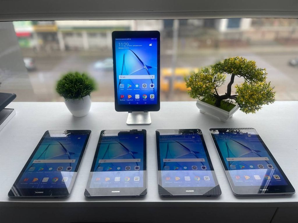 Huawei MediaPad T3 8" LTE  2/16 GB 4 Ядра ! SnapDragon