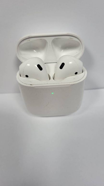 Apple airpods with wireless charging case