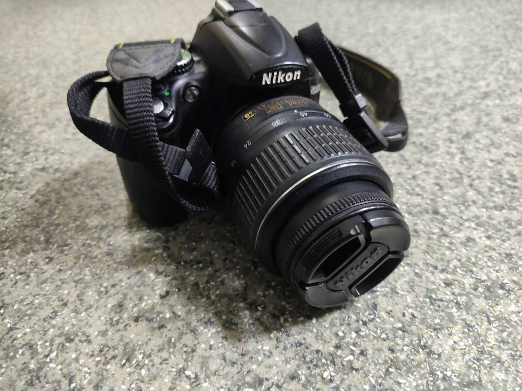 Nikon d5000 + af-s dx zoom-nikkor 18-55mm f/3,5-5,6g vr