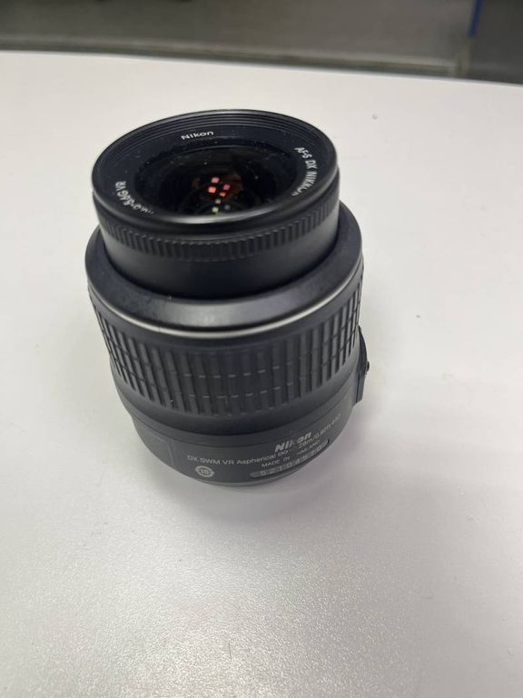 Nikon AF-S DX Zoom-Nikkor 18-55mm f/3,5-5,6G VR