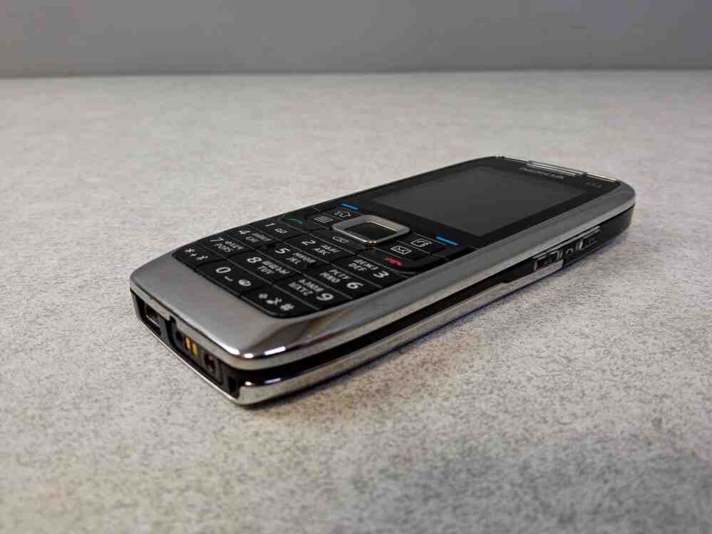 Nokia e51-1