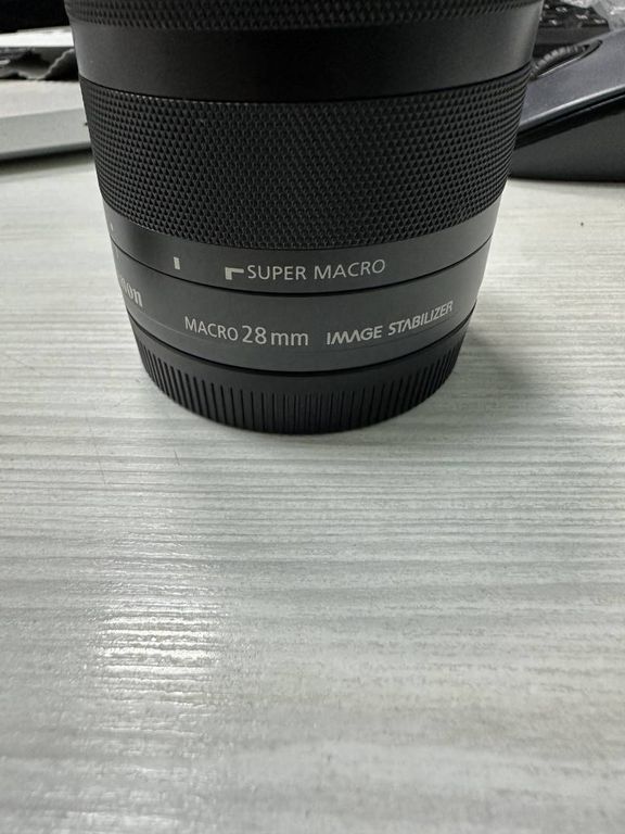 Canon ef-m 28mm f/3.5 macro is stm