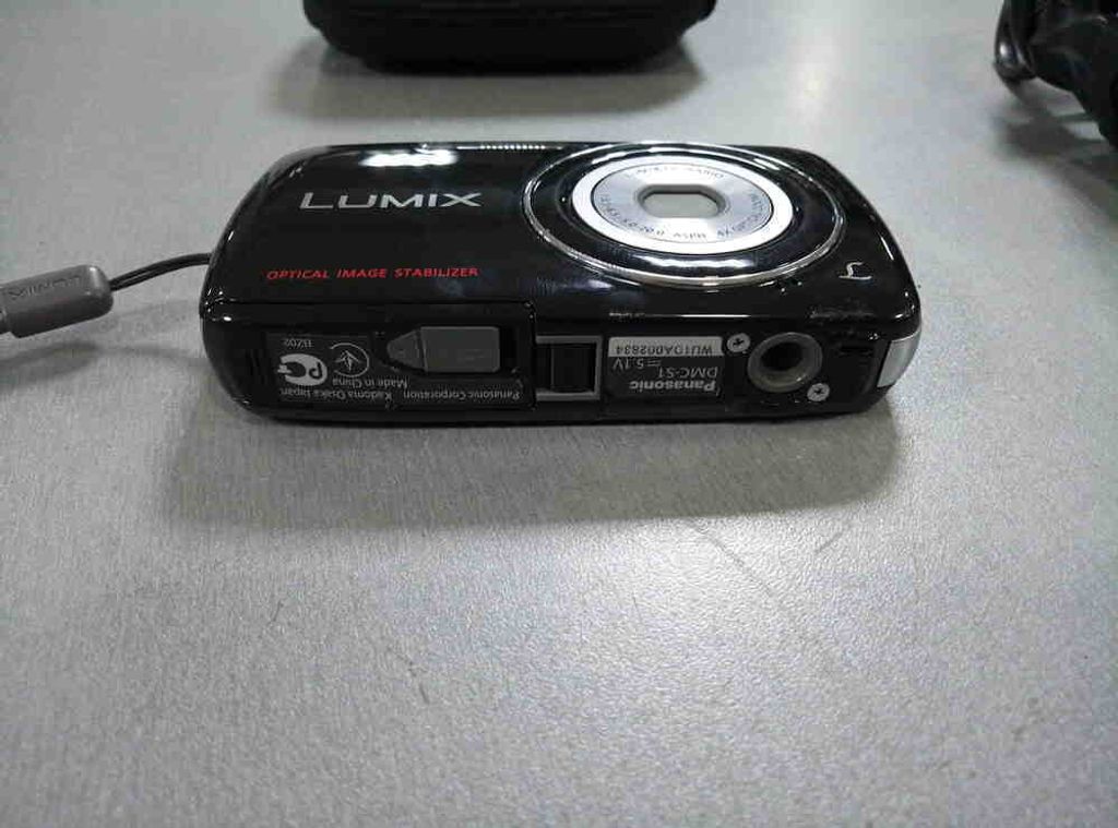  Panasonic Lumix DMC-S1