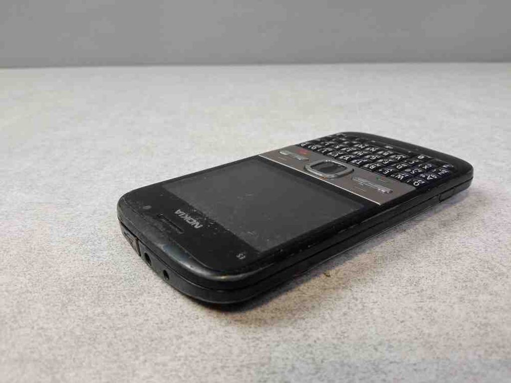 Nokia e5-00