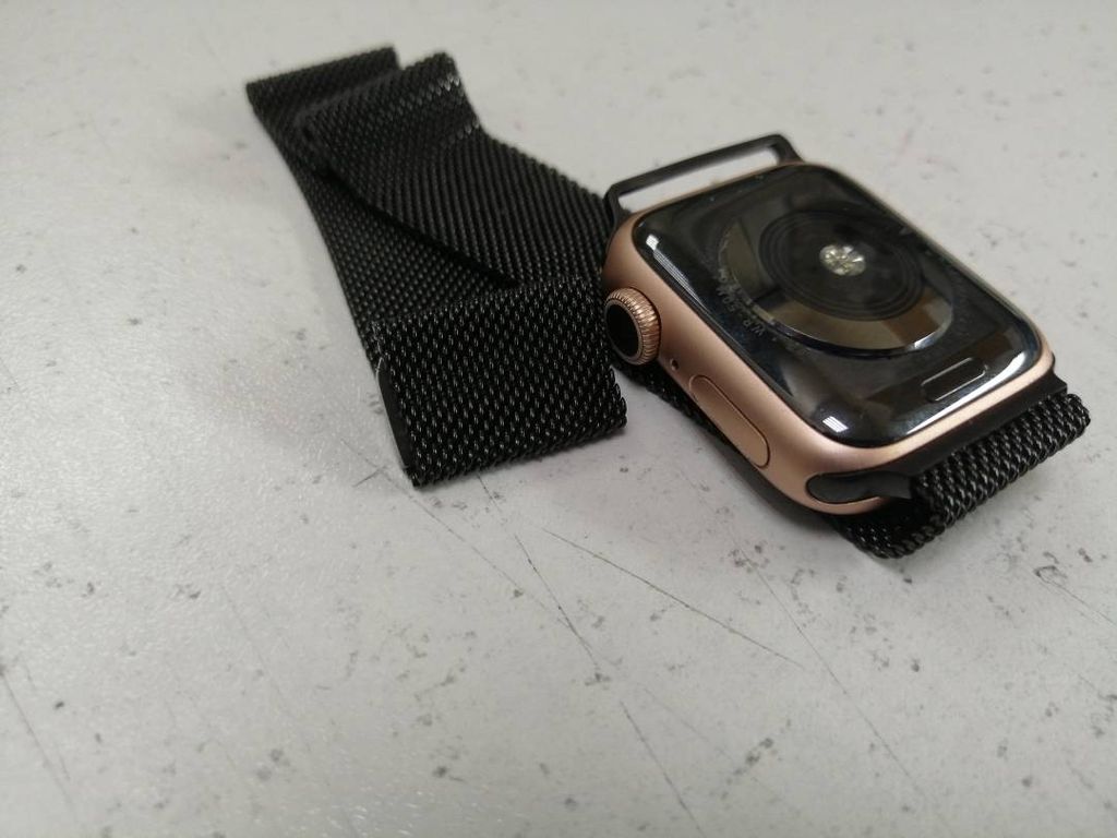 Apple watch series 5 40mm aluminum case