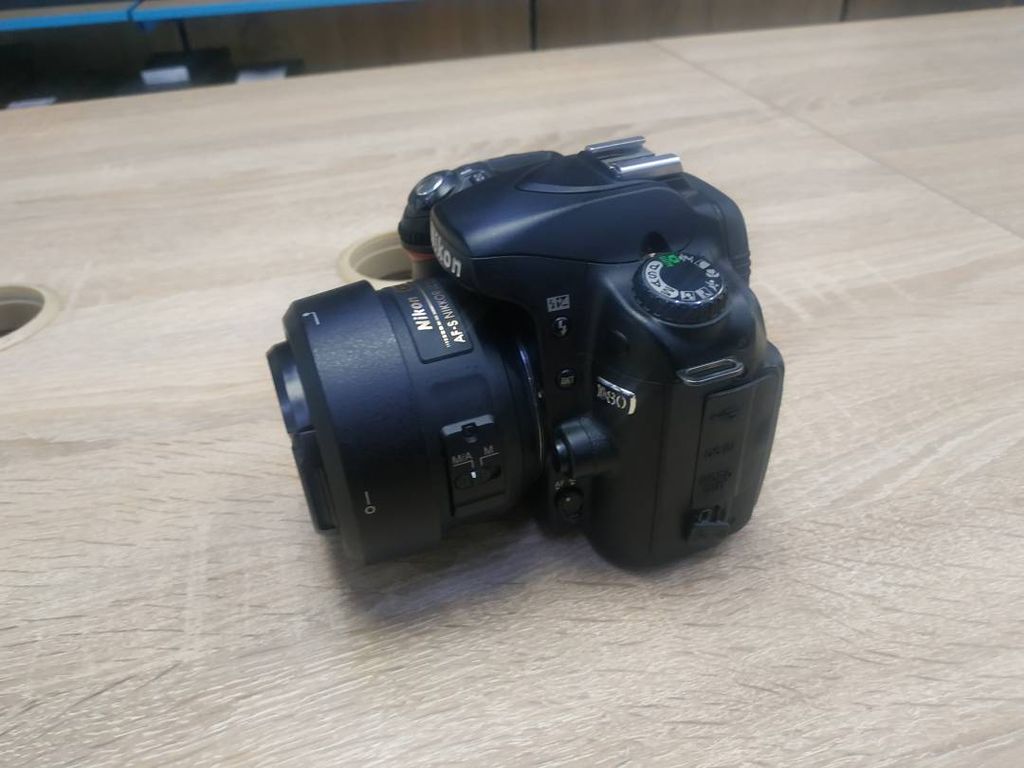 Nikon d80 nikon nikkor af-s 35mm f/1.8g dx