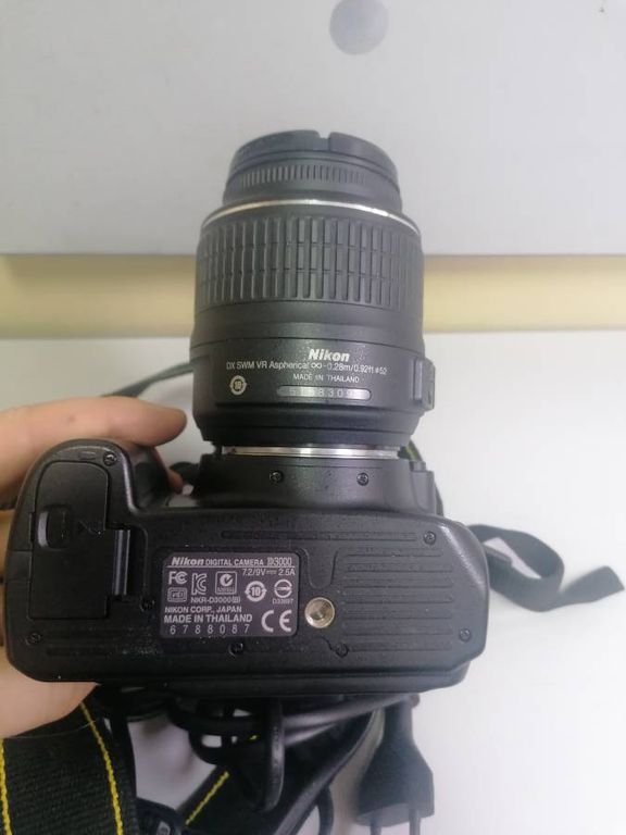 Nikon d3000 nikon nikkor af-s 18-55mm f/3.5-5.6g vr dx