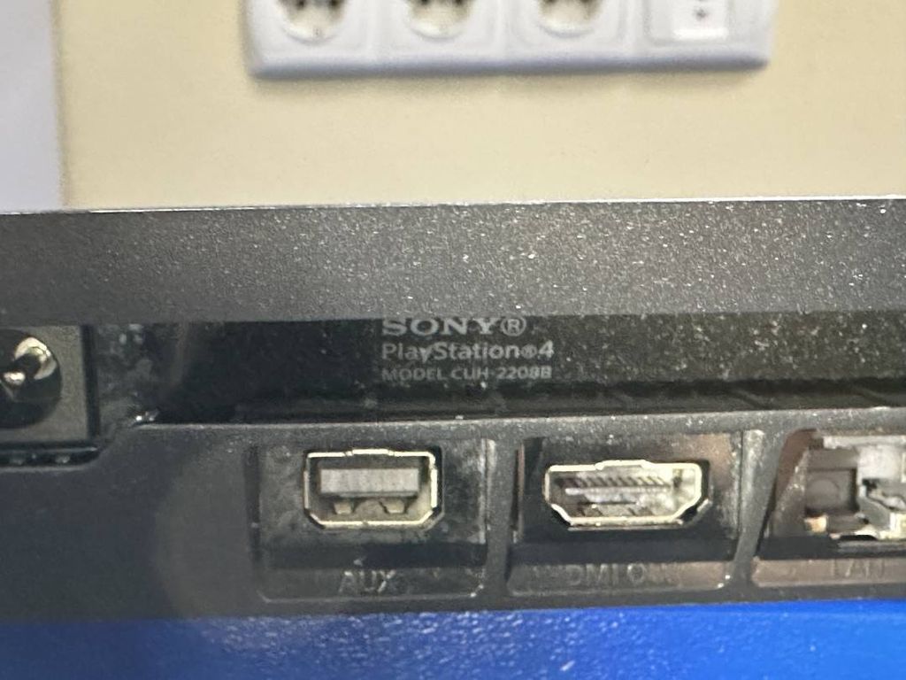 Sony ps 4 slim cuh-2208b 1tb