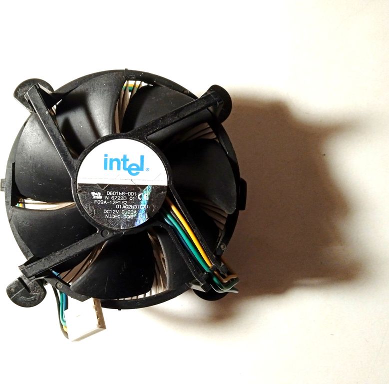 Вентилятор, кулер з радіатором для процессору з міддю Intel 4 Pin