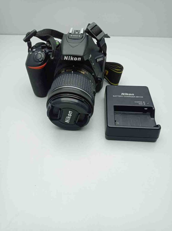 Nikon D5600 kit (18-55mm+70-300mm) (VBA500K004)