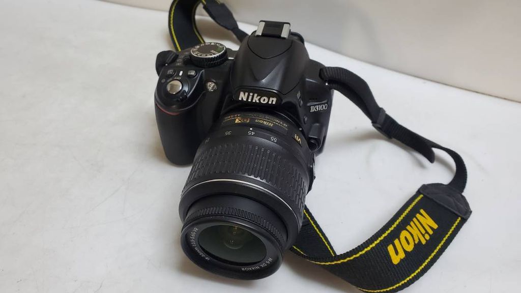 Nikon d3100 nikon nikkor af-s 18-55mm f/3.5-5.6g vr dx