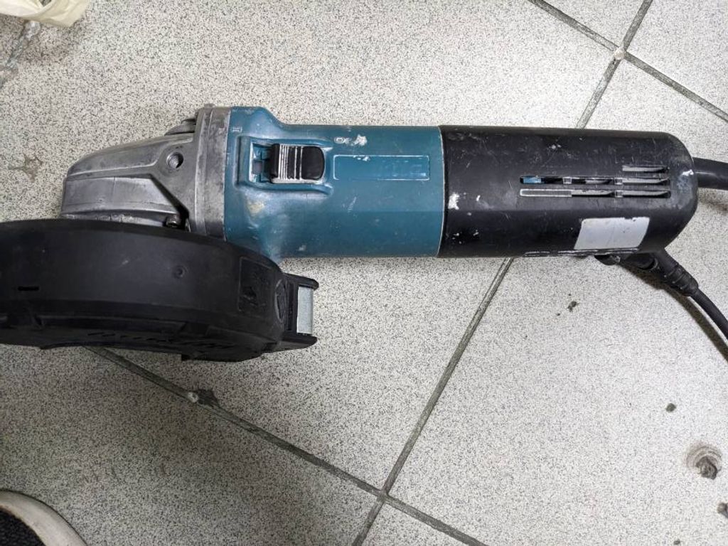 Makita 9565CVR Б/У. Купить в Украине по лучшей цене, ID #350