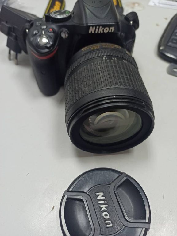 Nikon d5200 nikon nikkor af-s 18-105mm f/3.5-5.6g ed vr dx