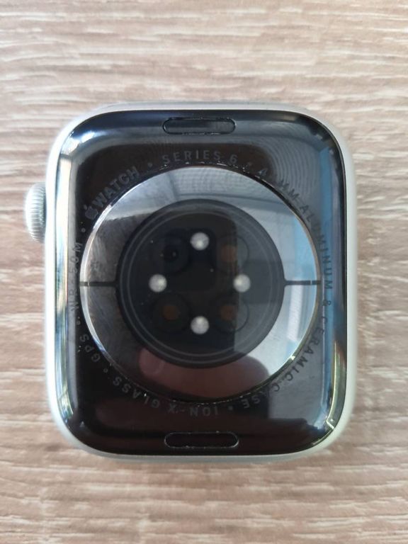 Apple watch series 6 44mm aluminum case