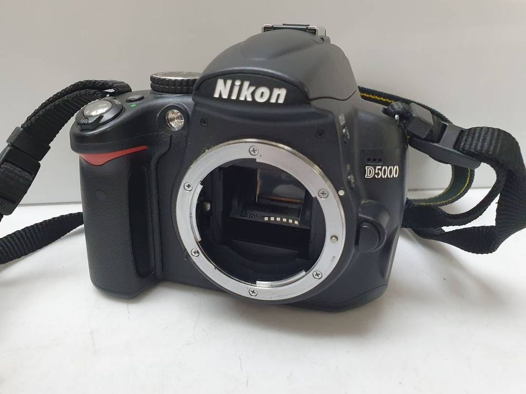 Nikon d5000 без объектива